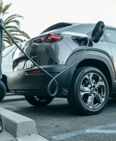 Electrifying-Your-Drive-The-Future-is-Smart-with-EVs