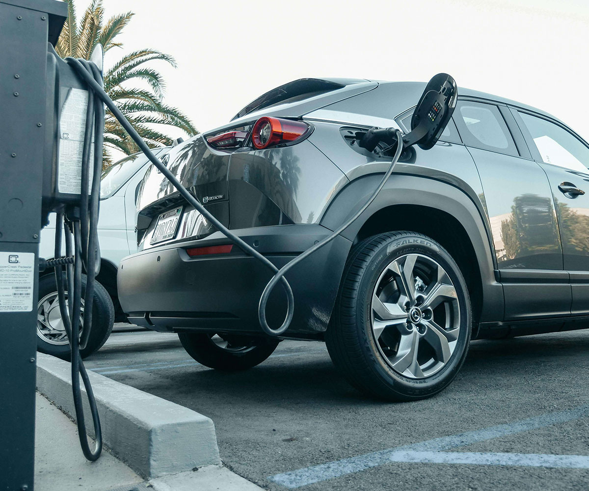 Electrifying-Your-Drive-The-Future-is-Smart-with-EVs